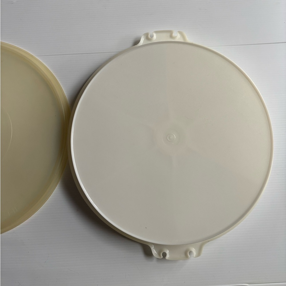Vintage Tupperware Divided Round Container - Picture 2 of 5